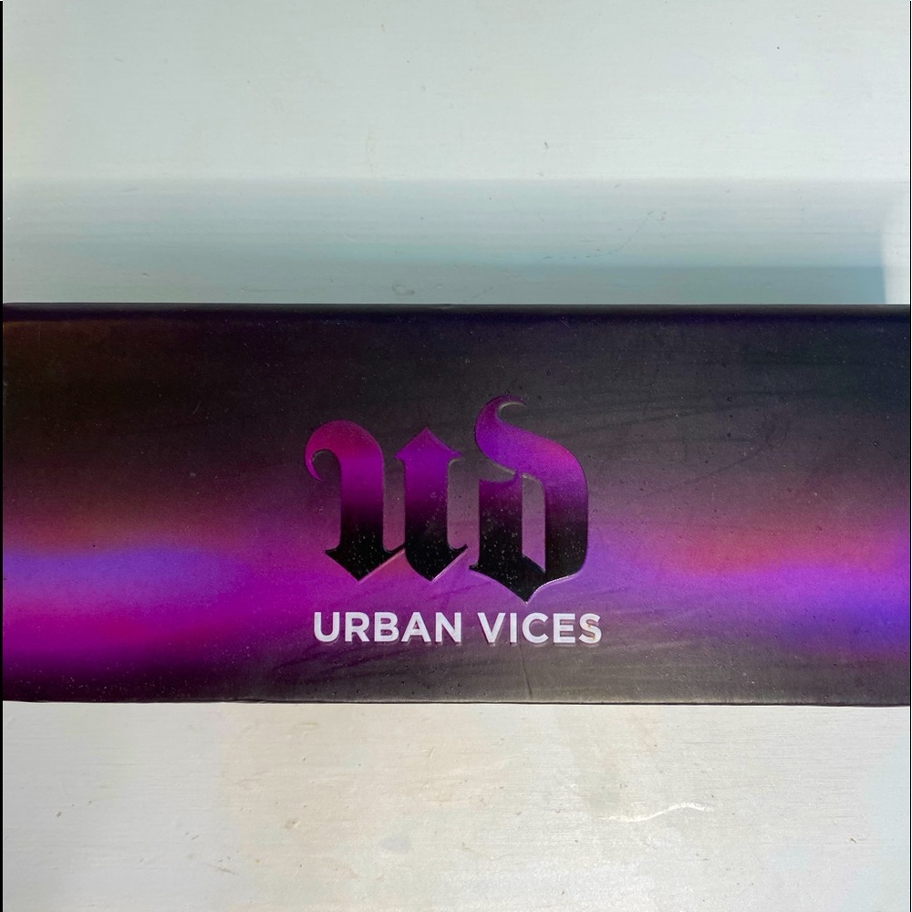 ✨3/$33✨Urban Decay urban vices eyeshadow palette